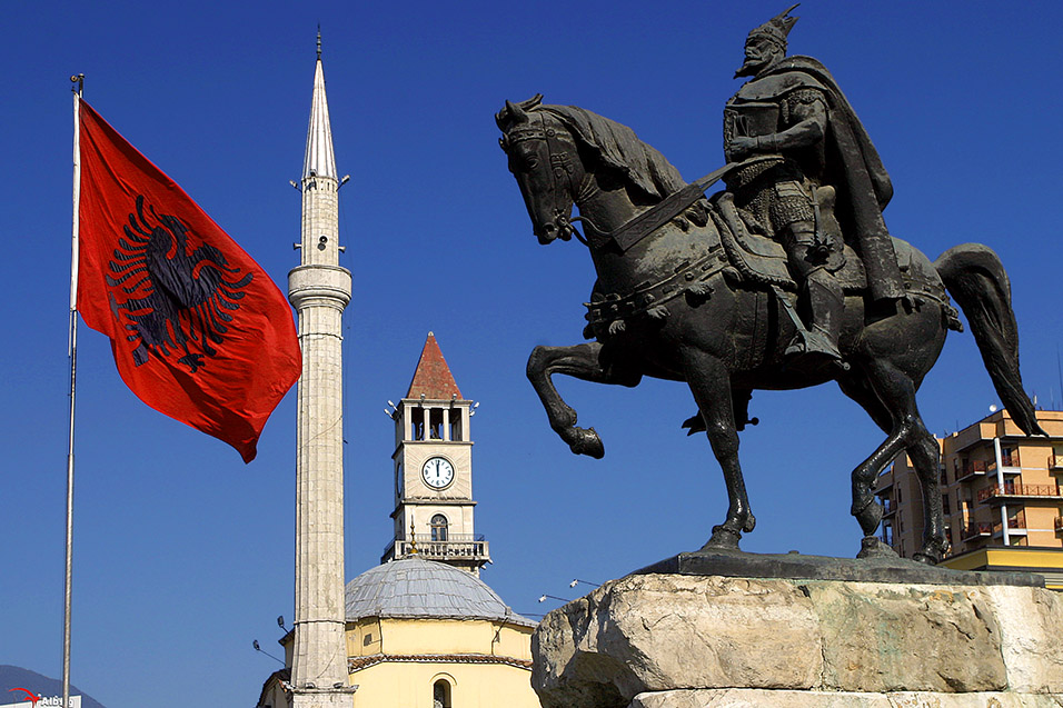 albania/tirana_flag_statue