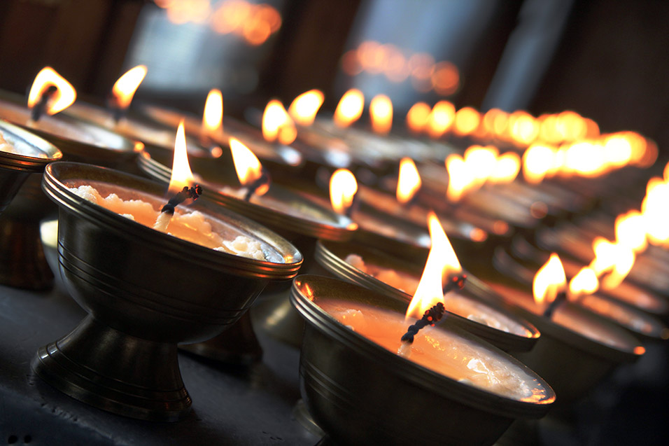 bhutan/paro_temple_candles_close