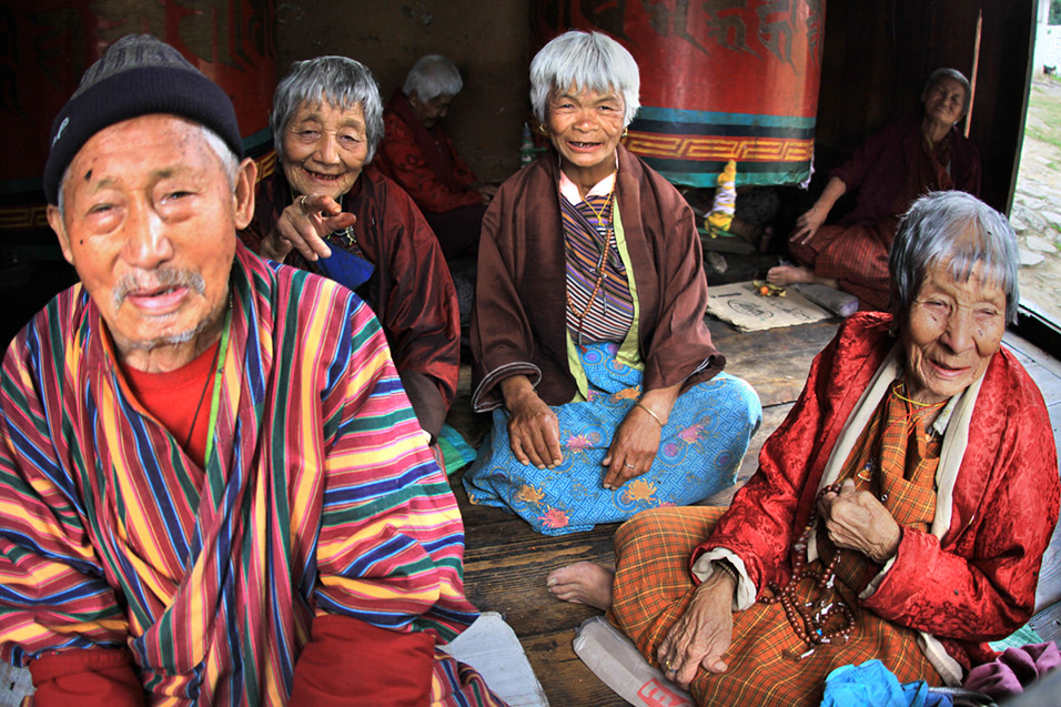bhutan/paro_temple_elders_praying