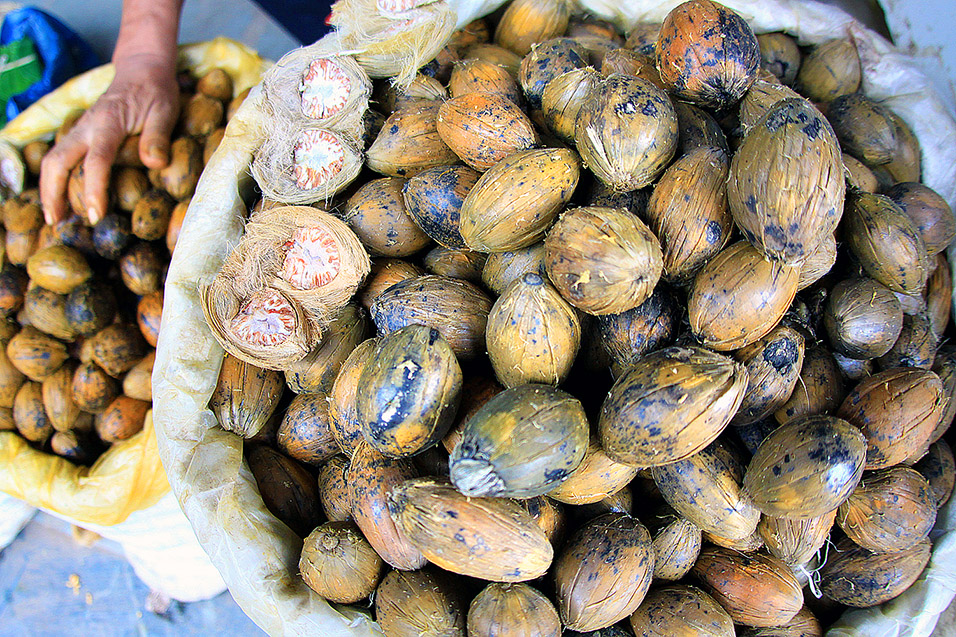 bhutan/thimphu_weekend_market_betel_nuts