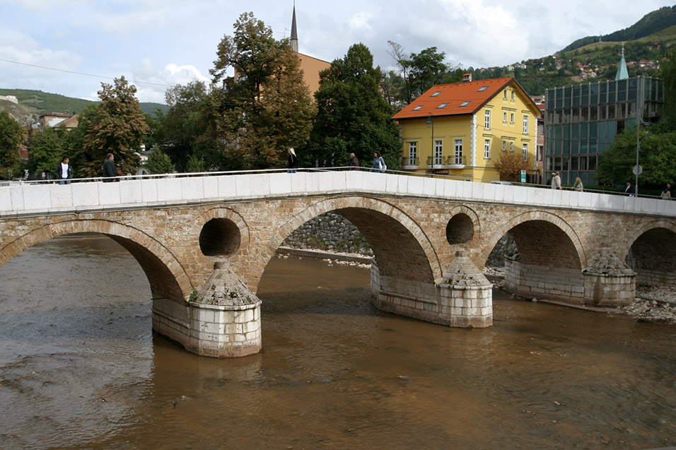 bosnia/sarajevo_bridge_stone