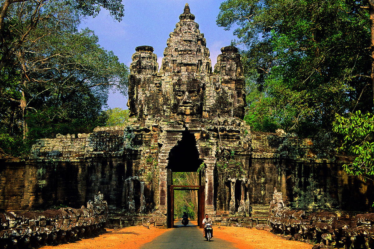 cambodia/angkor_thom_gate