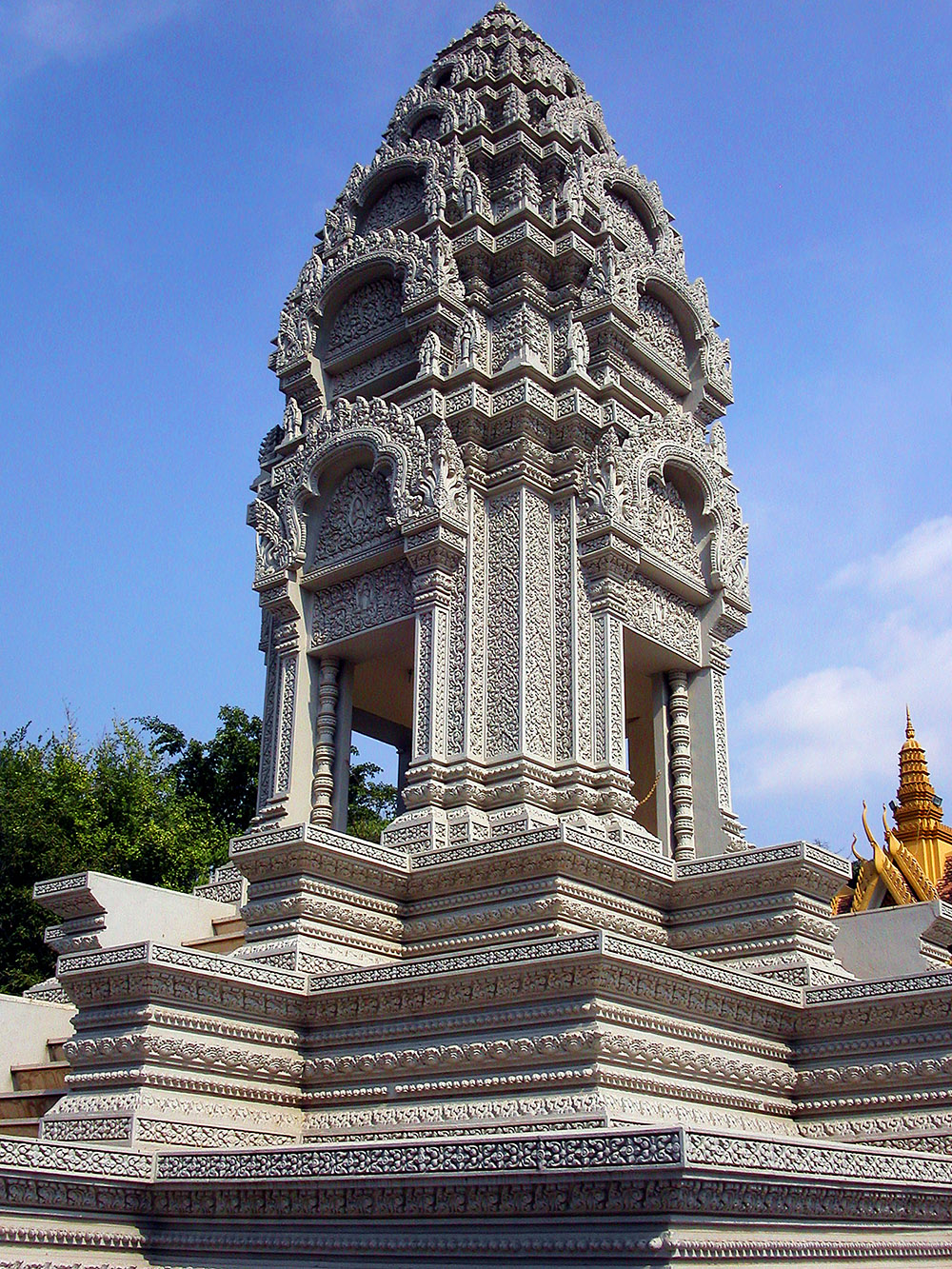 cambodia/phnom_penh_stone_tower