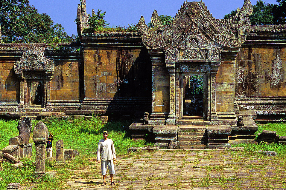cambodia/preah_vihear_brian_entrance
