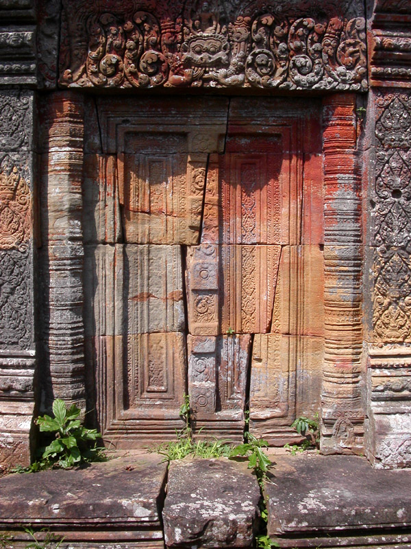 cambodia/preah_vihear_door