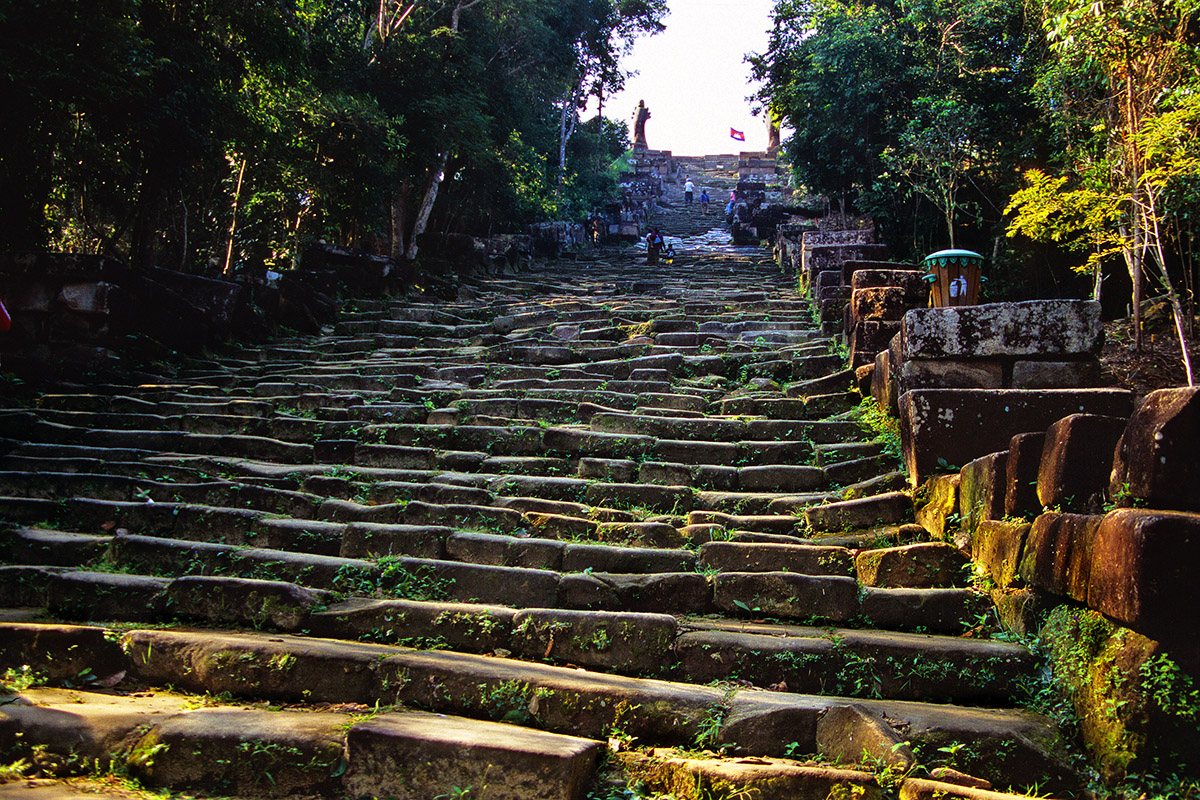 cambodia/vihear_stairs_wide