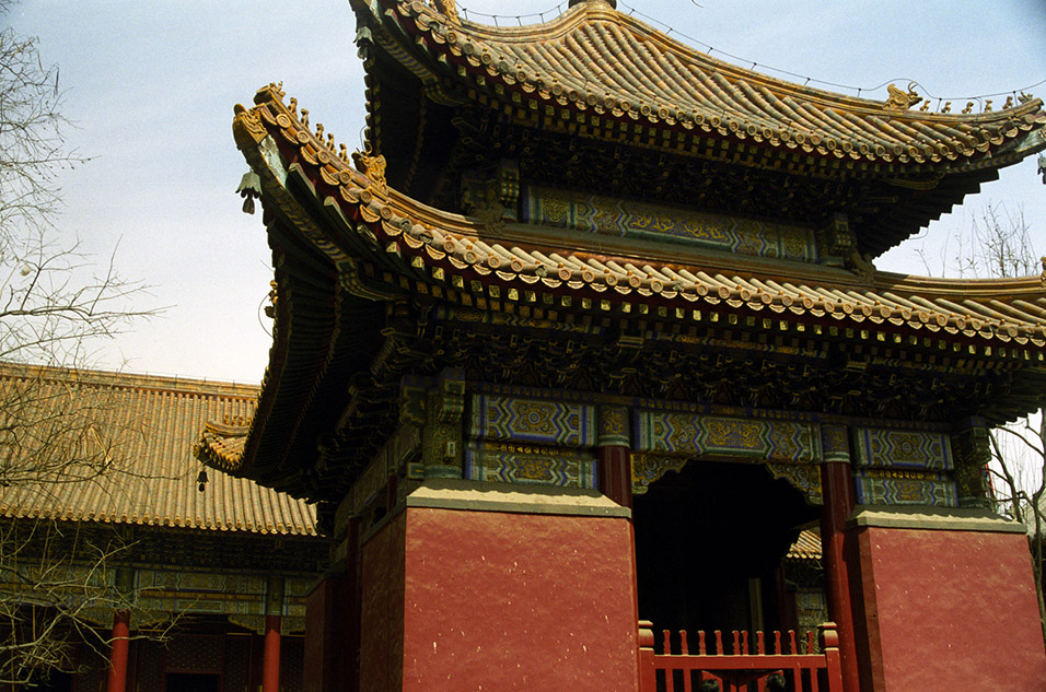 china/2001/lama_bell_tower