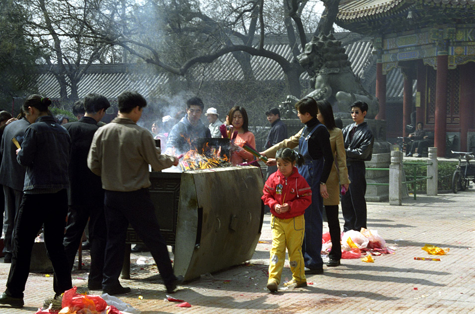 china/2001/lama_temple_incense