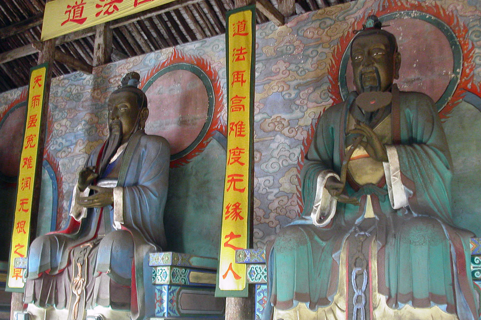 china/2004/pingyao_colorful_statues