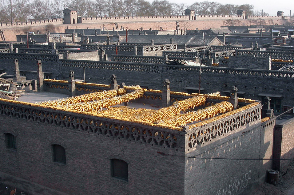 china/2004/pingyao_walls_corn