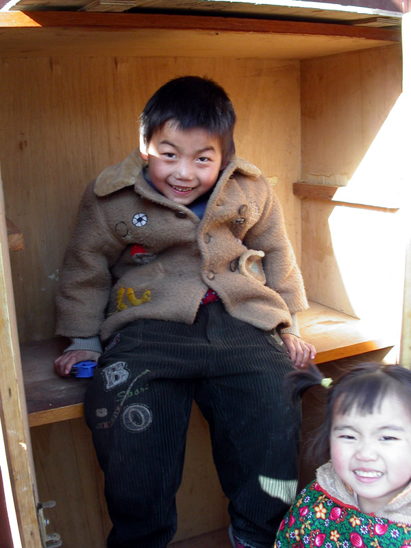 china/2004/shanghai_kids