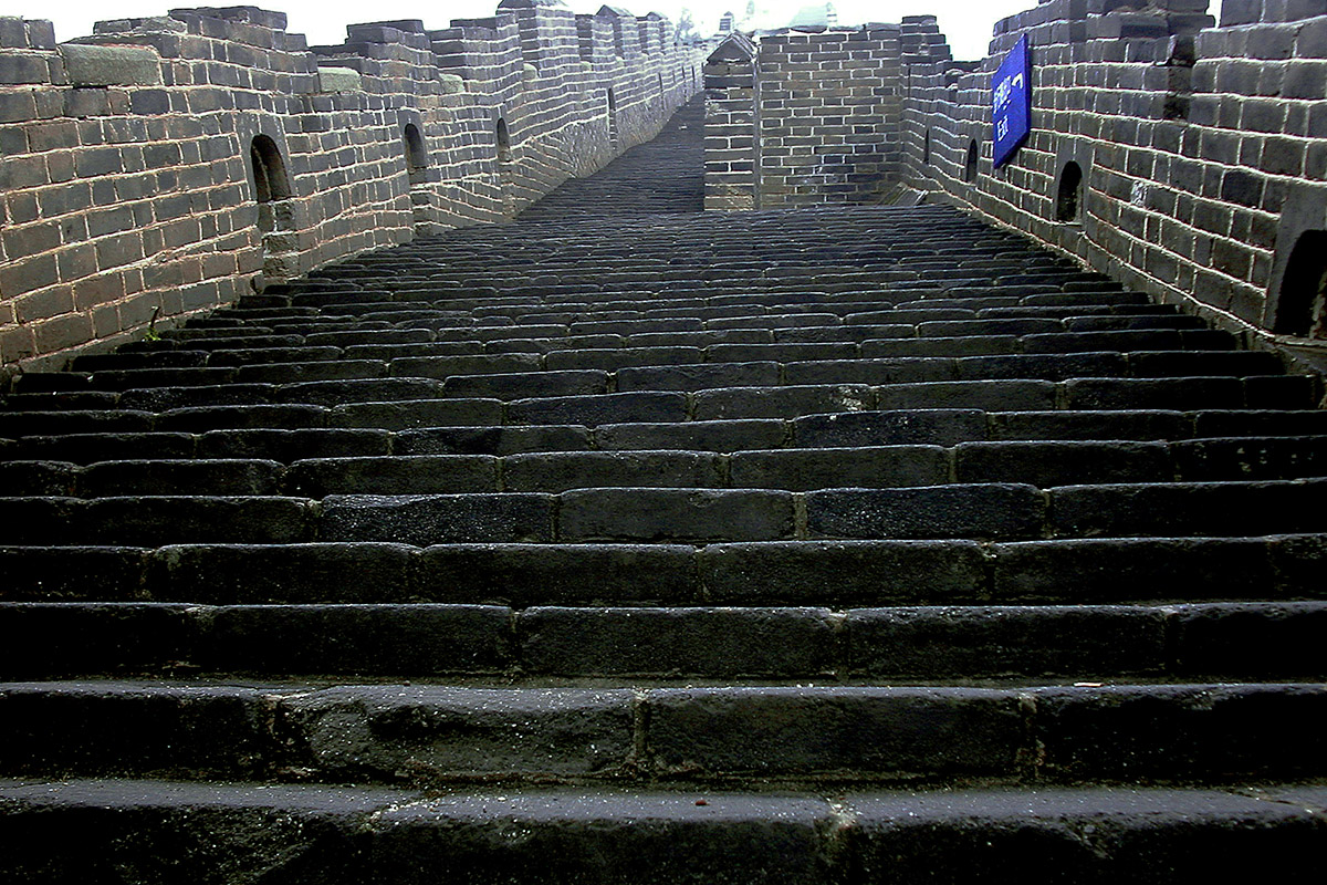 china/2004/simatai_stairs_bw