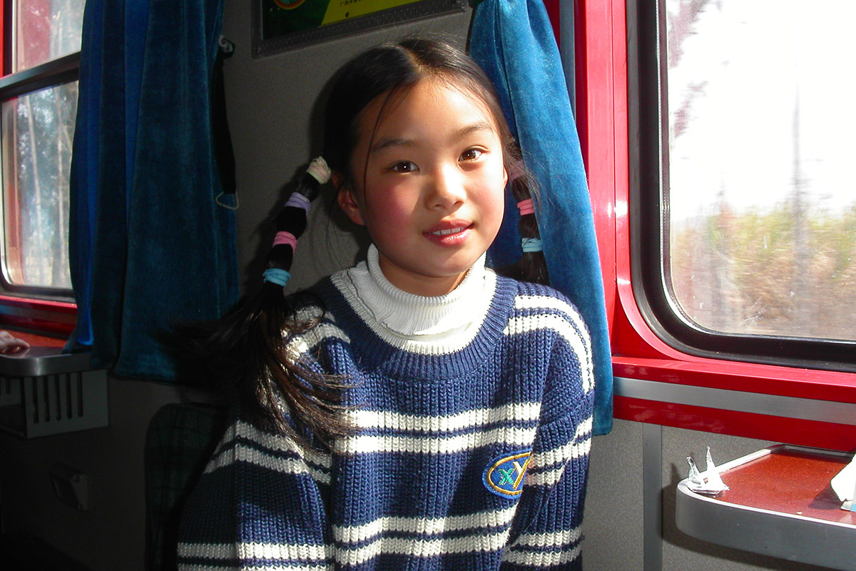 china/2004/train_girl