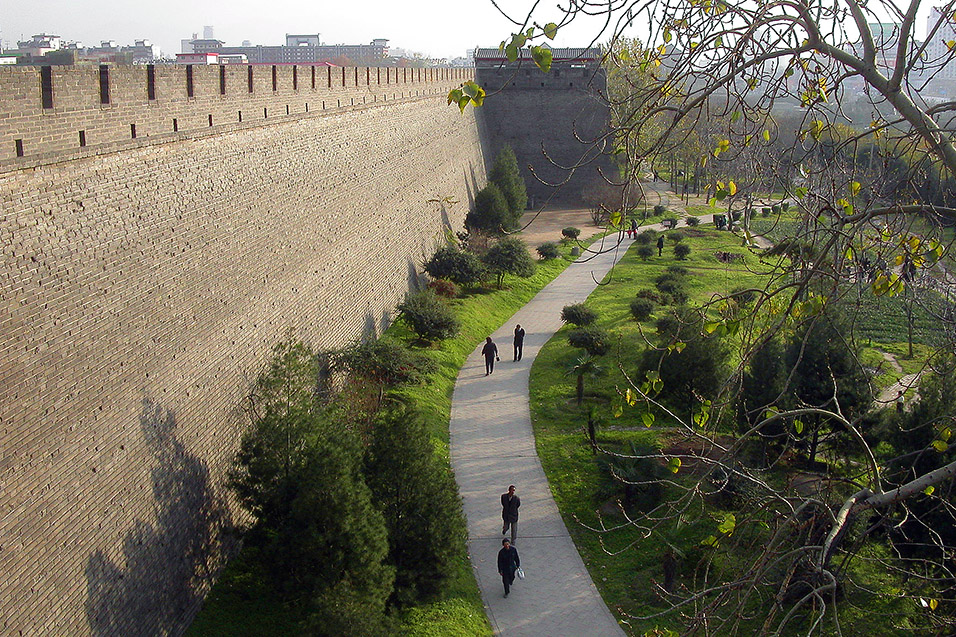 china/2004/xian_outside_walls_park