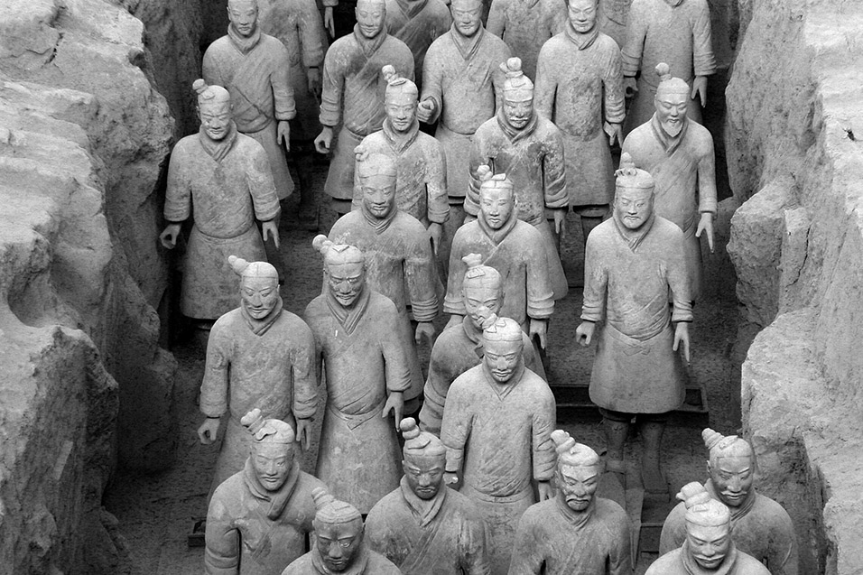 china/2004/xian_terracotta_bw