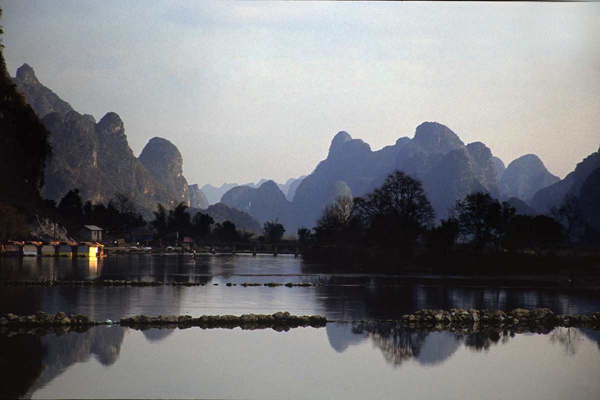 china/2004/yangshuo_yulong_stone_bridge_view