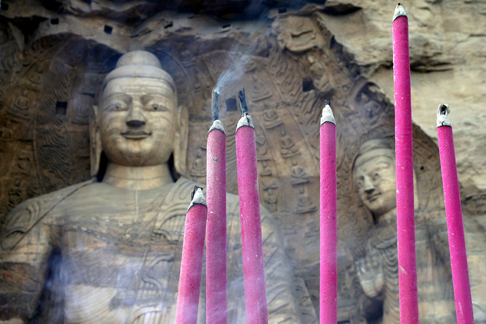 china/2006/datong_yungang_buddha_grand_incense
