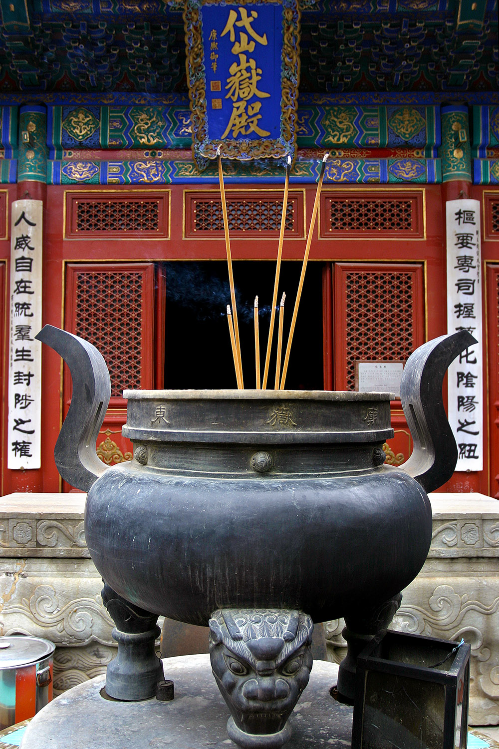 china/2006/nanjing_incense_vert