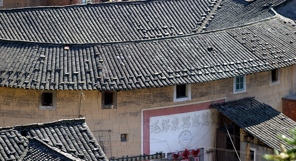 china/2007/tulou_oval_roof