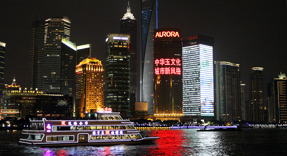 china/2010/shanghai_boat_aurora_reflection