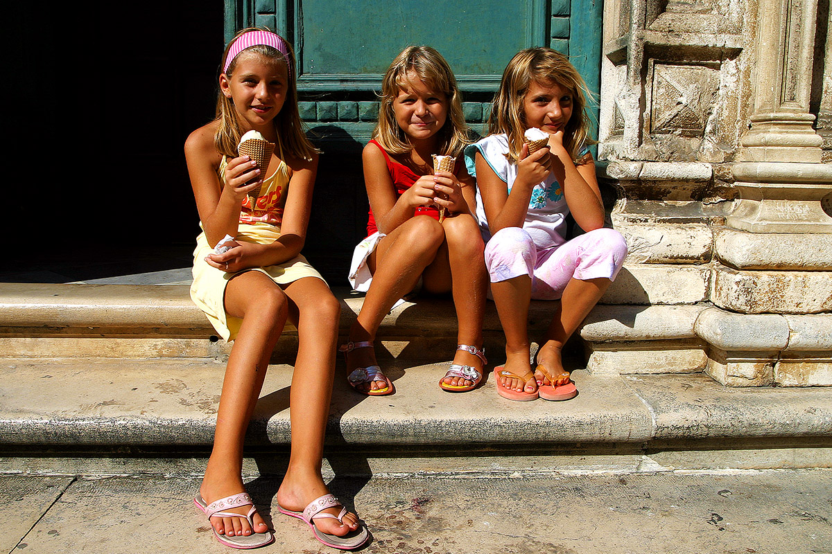 croatia/dubrovnik_eating_ice_cream