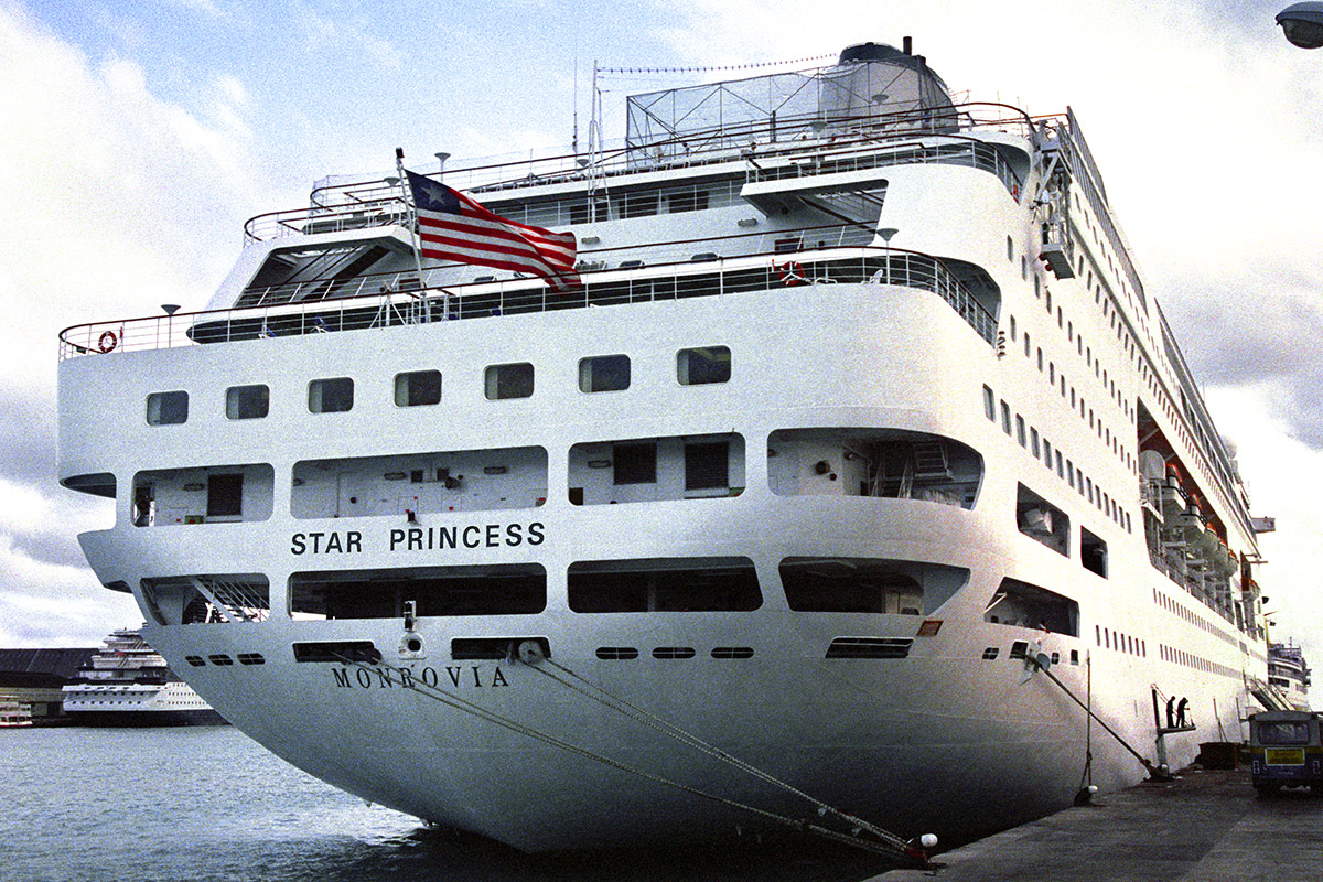 cruise_ships/star_princess_1991/star_princess_back_flag