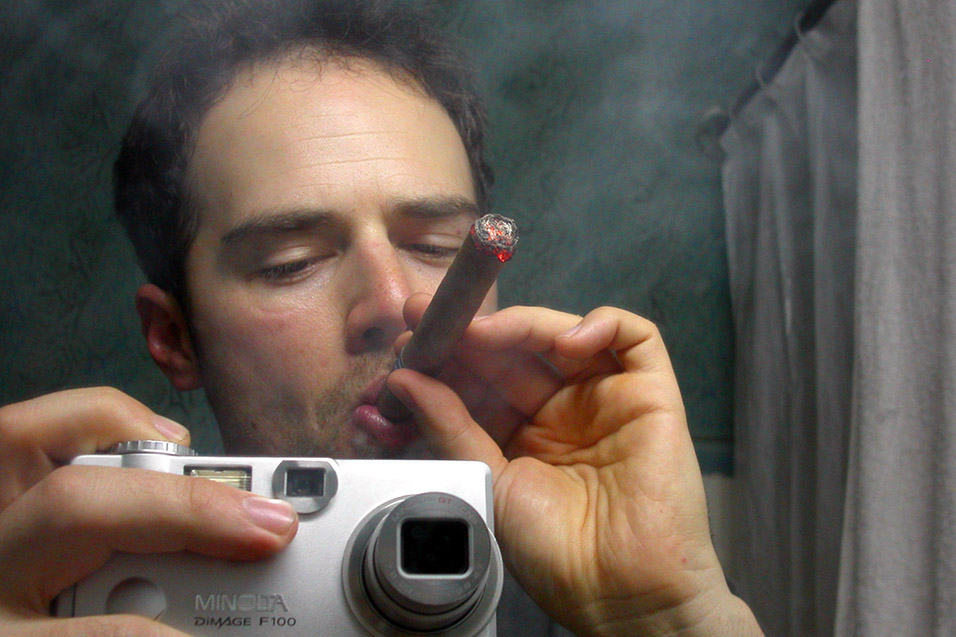 cuba/cigar_brian_smoking