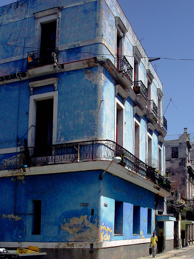 cuba/havana_blue_building