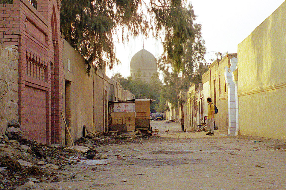 egypt/1998/cairo_city_of_the_dead_alley_brian