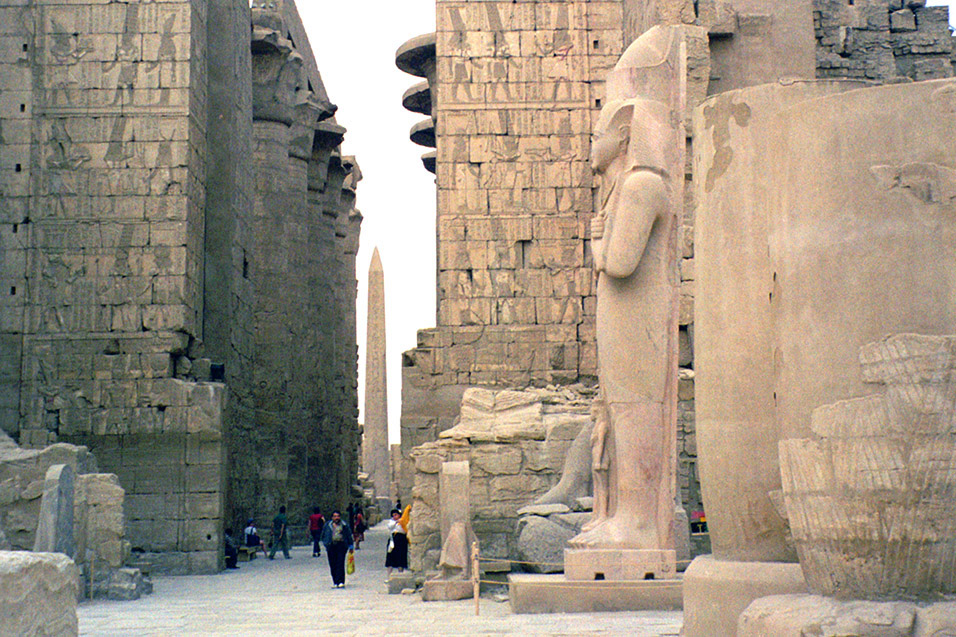 egypt/1998/luxor_karnak_entrance
