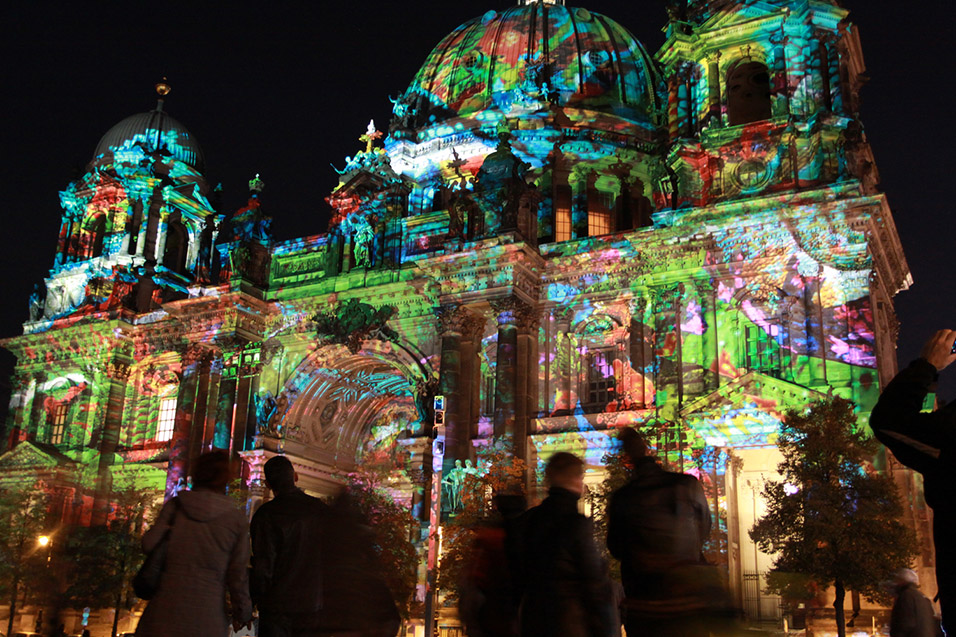 germany/2011/berlin_cathedral_side_lights