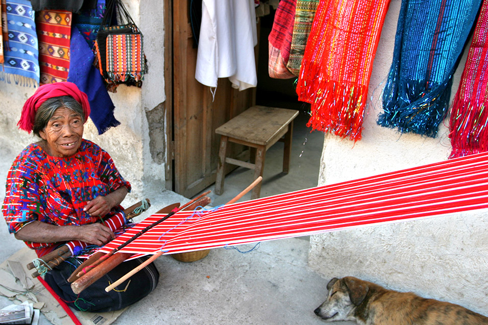 guatemala/santa_catarina_woman_weaving