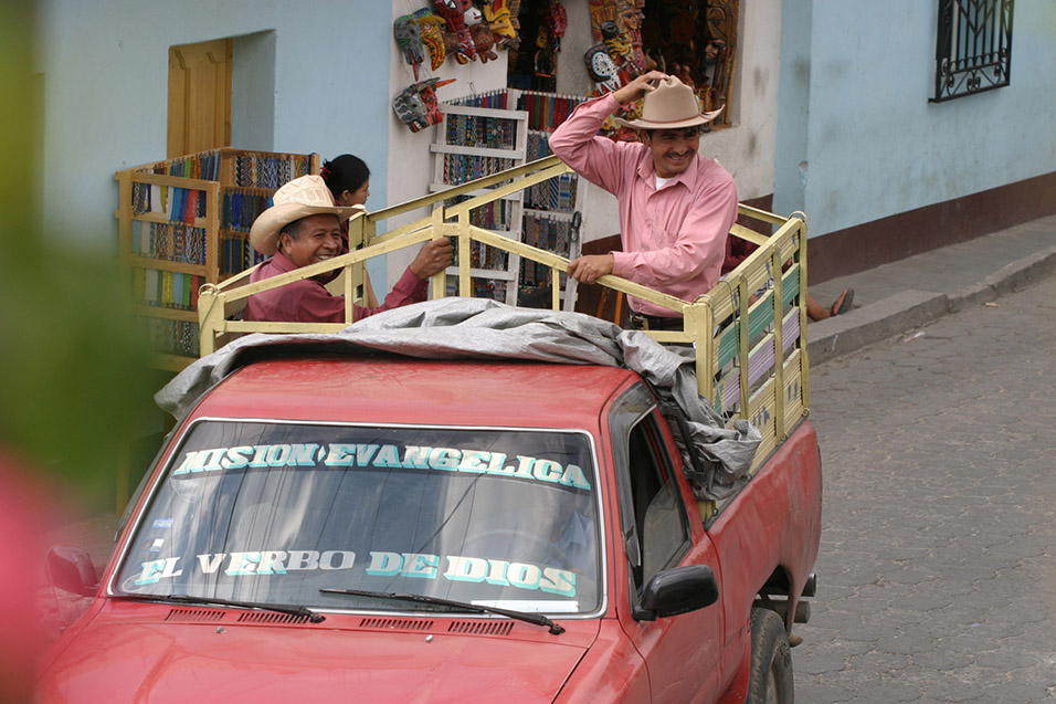 guatemala/santiago_men_in_truck