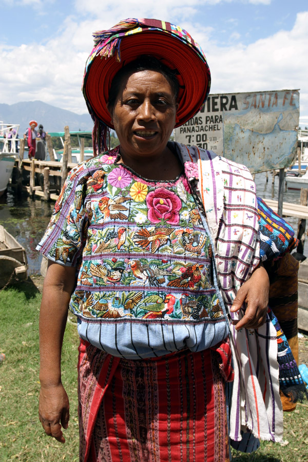 guatemala/santiago_woman_selling_vert