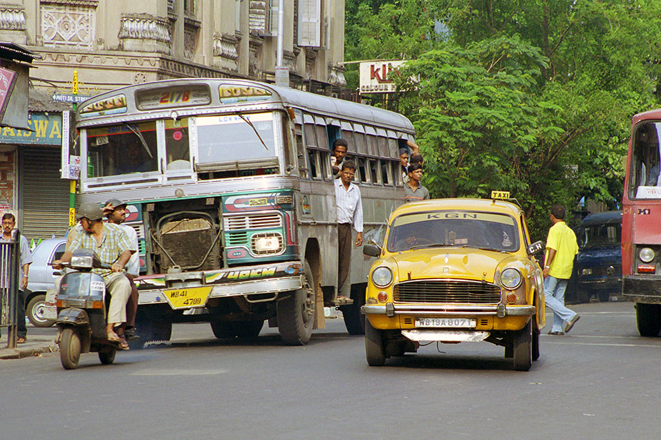 india/kolkata_bus_car_moto