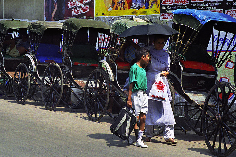 india/kolkata_rickshaw_woman_boy
