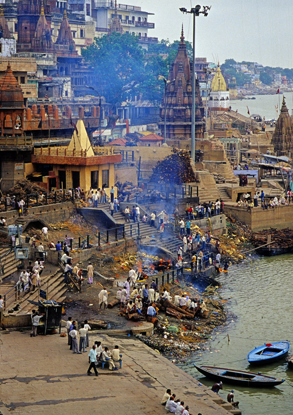 india/varanasi_burning_ghat_vert