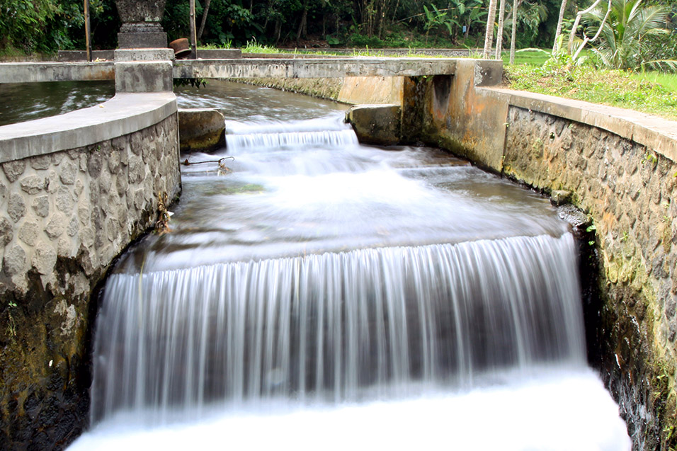 indonesia/bali_water_temple_waterfall