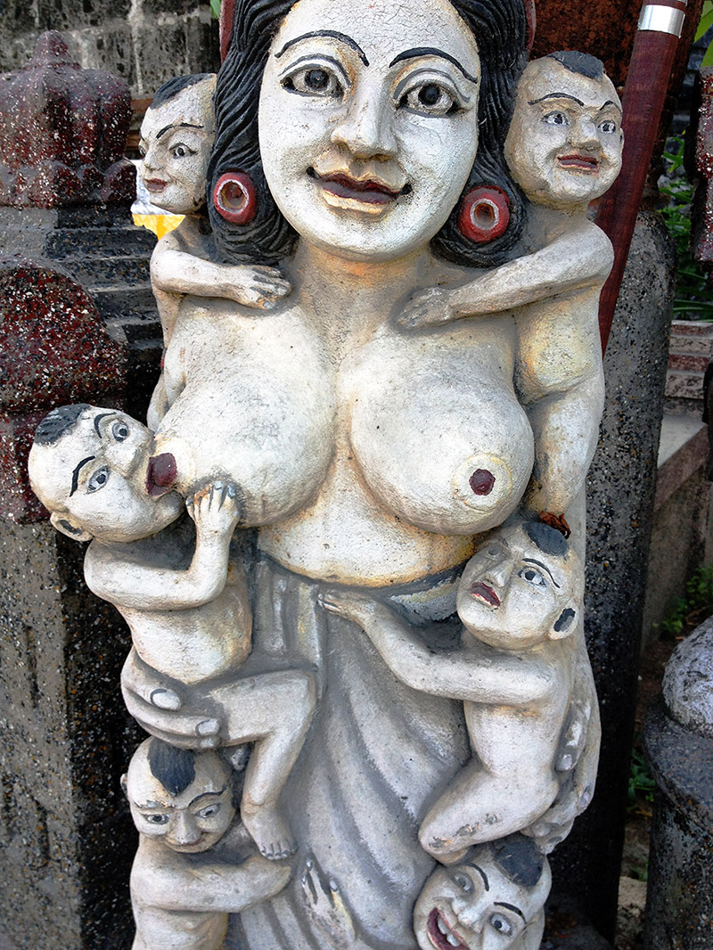 indonesia/seminyak_mother_sculpture