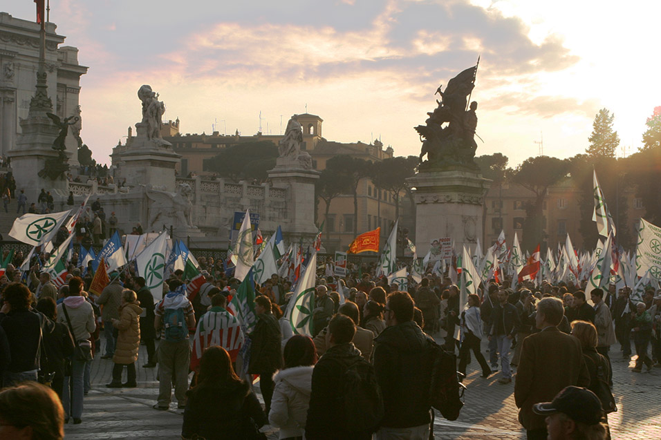 italy/rome_protest_dusk