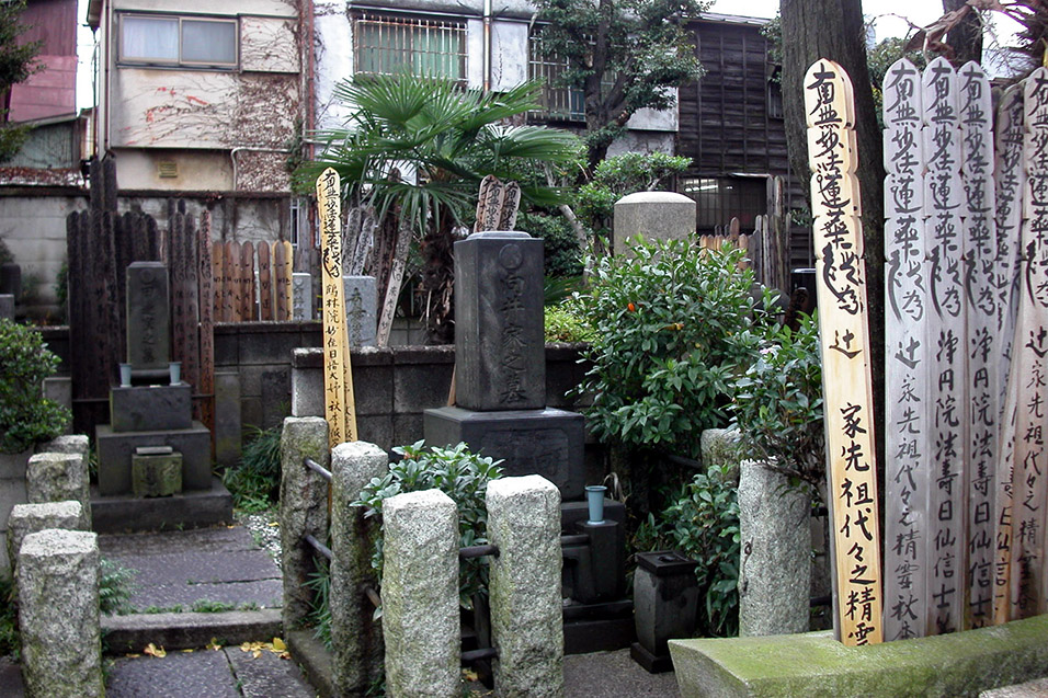 japan/2003/tokyo_graveyard
