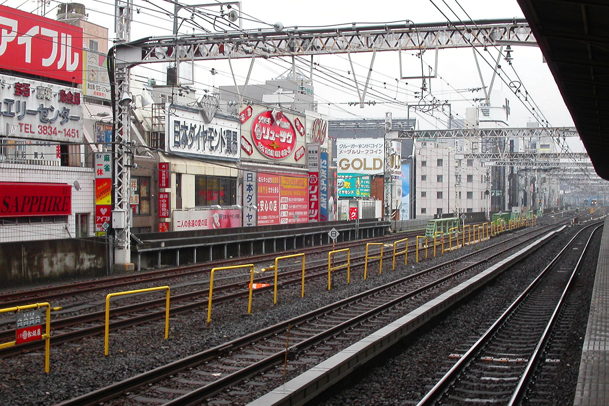 japan/2003/tokyo_yamanote_line_tracks