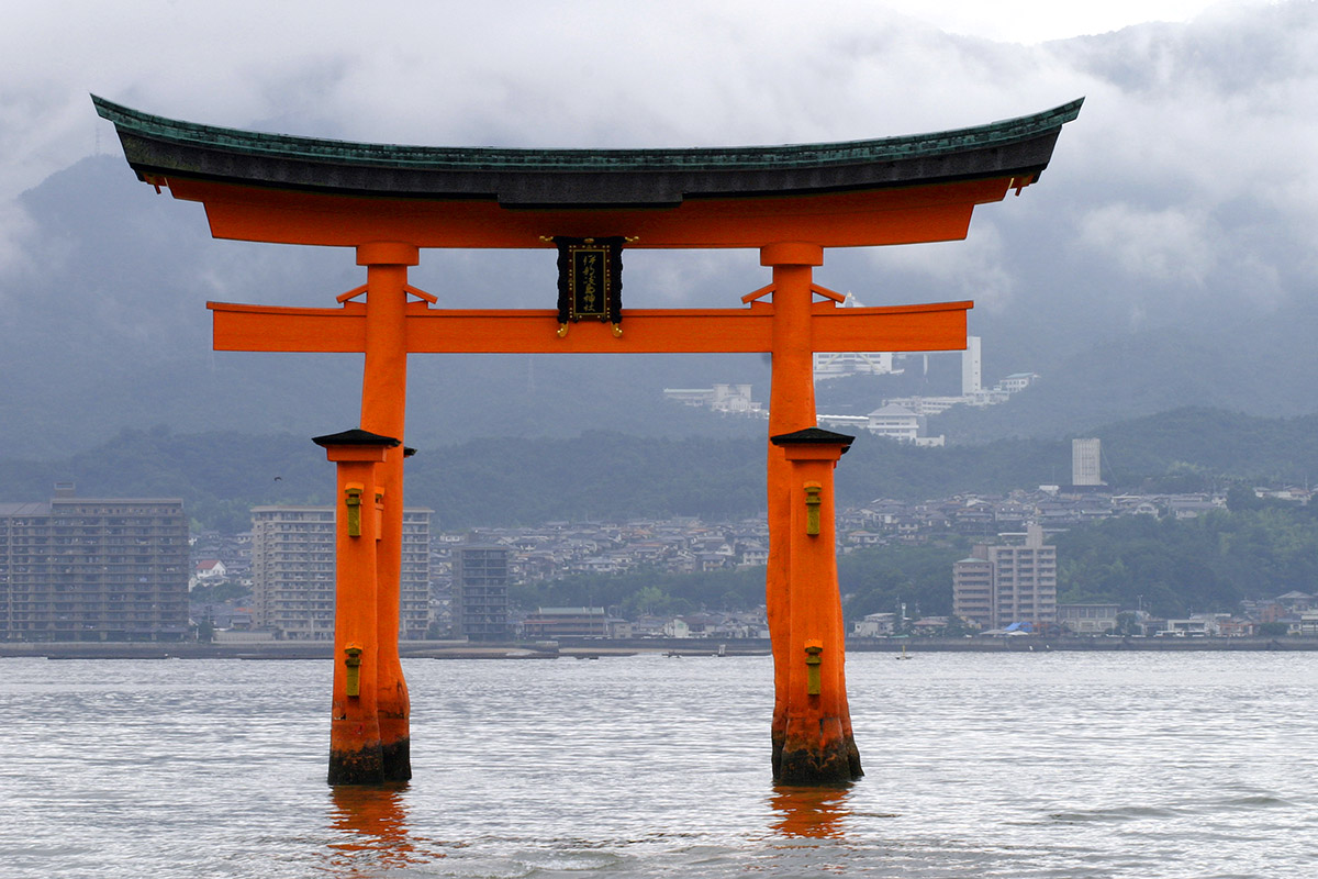 japan/2007/itsukushima_floating_torii