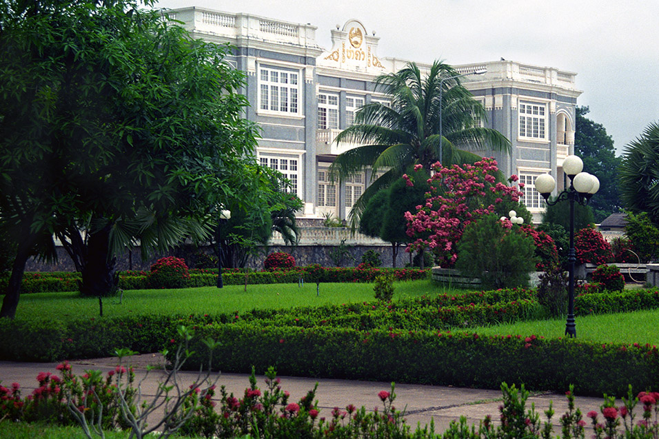laos/vientiane_presidental_palace