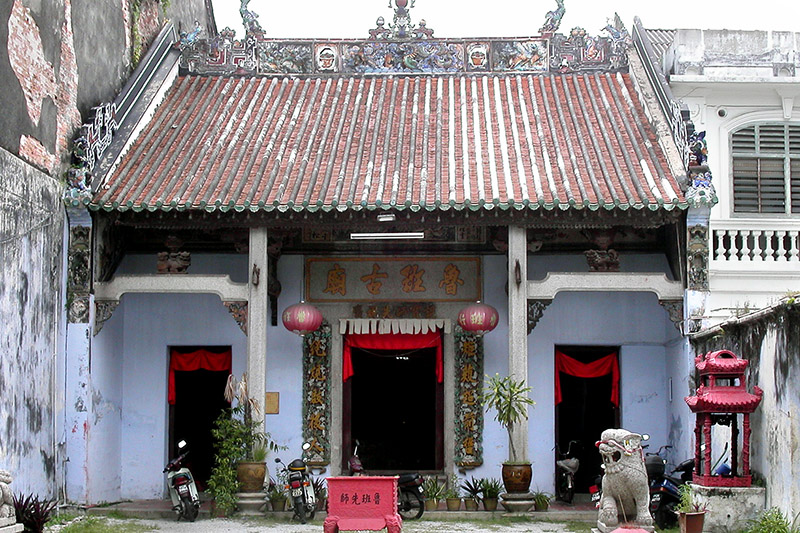 malaysia/2004/penang_blue_temple