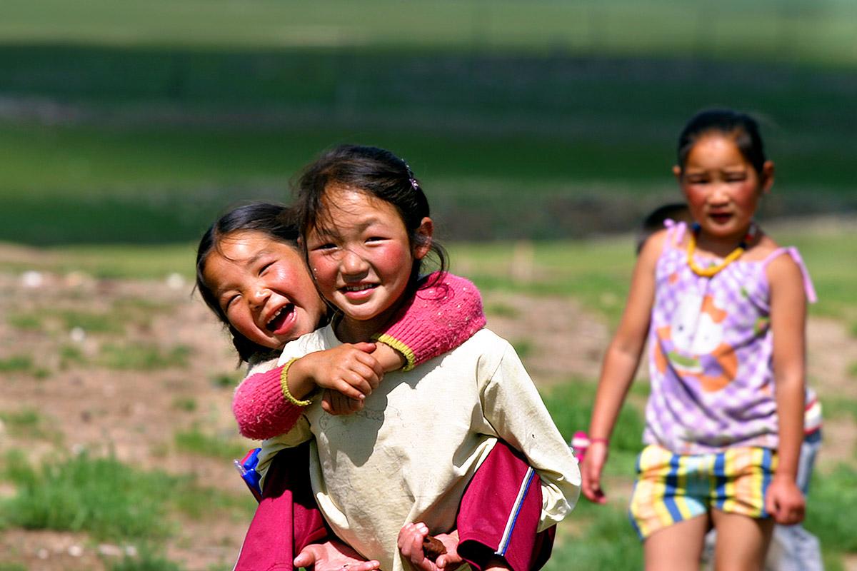 mongolia/countryside_girls