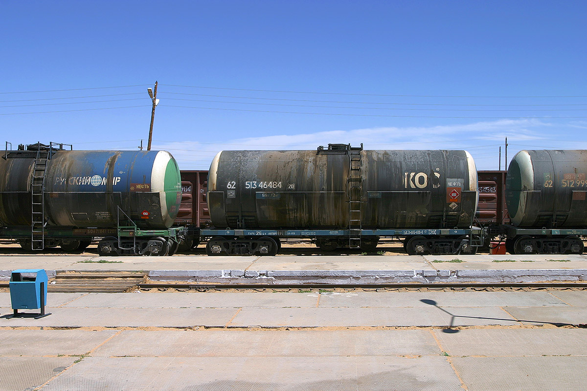 mongolia/zamen_uud_train_tanks