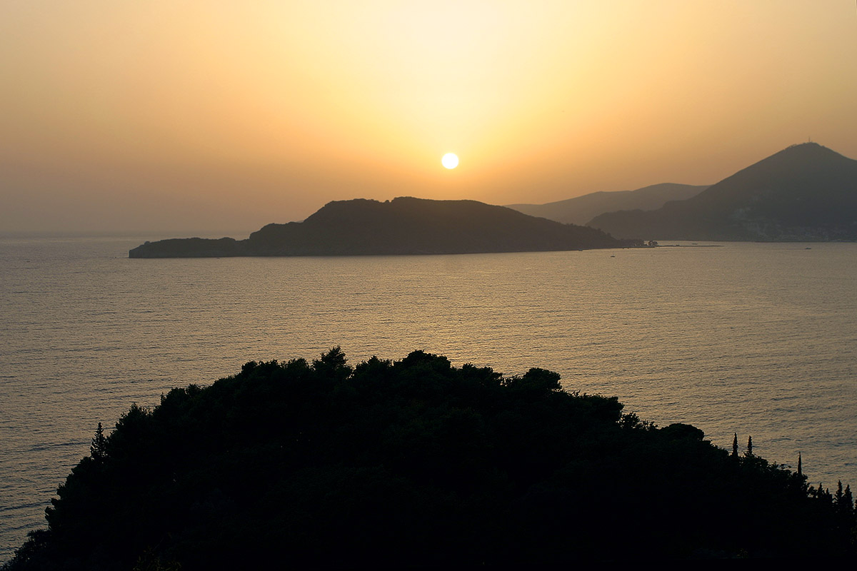 montenegro/coastal_sunset