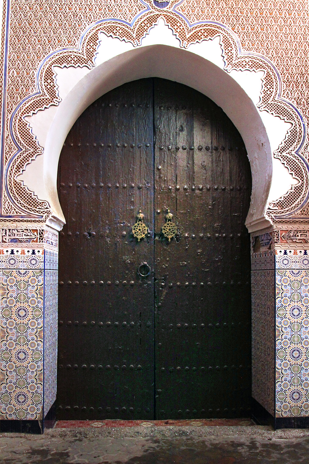 morocco/ali_ben_youseff_medersa_angled_door