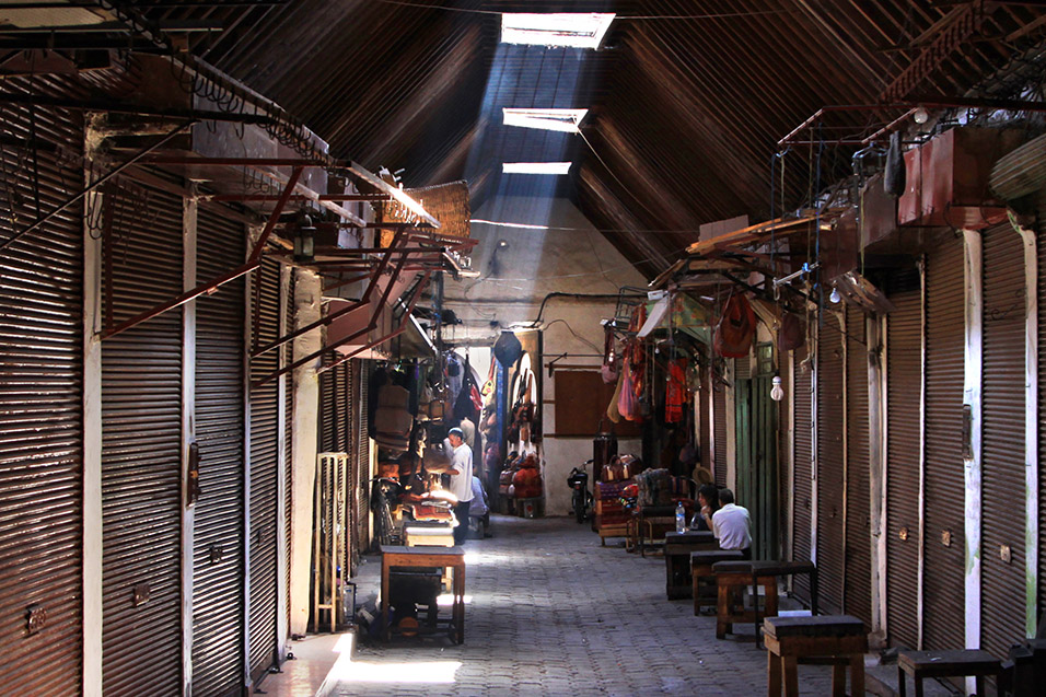 morocco/marrakech_souk_beams_light